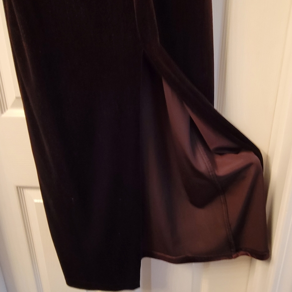 Dark brown velvety dress - Picture 3 of 5